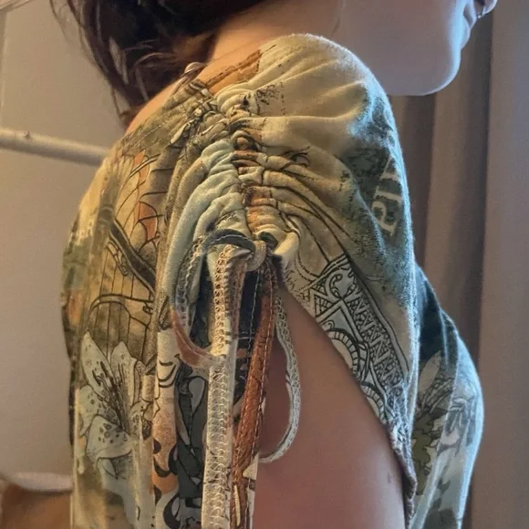 off the shoulder graphic concepts tank top - Picture 4 of 6